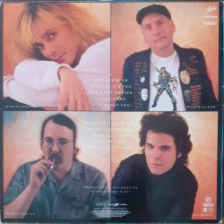 Cheap Trick – Standing On The Edge