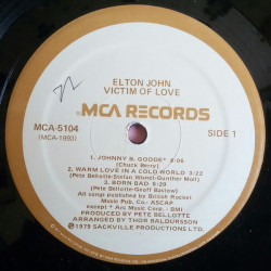 Elton John – Victim Of Love